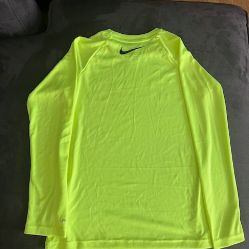 Nike Dry Fit Rash Guard - Picture 3 of 3